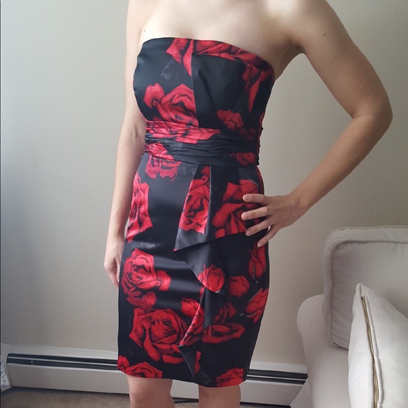 White House Black Market Dresses & Skirts - White House Black Market strapless dress